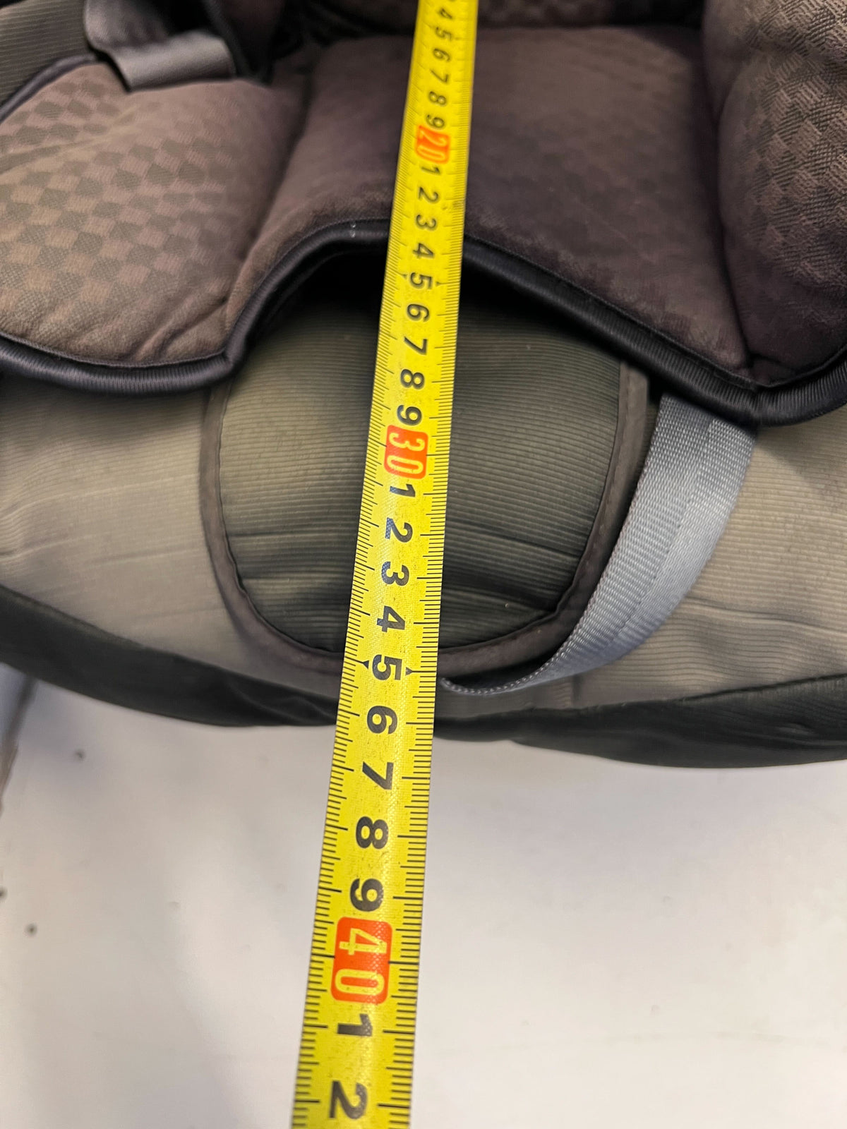 Safeway Voyager Car Seat - Grey & Pink, Minor Wear - 2ndhandwarehouse.com