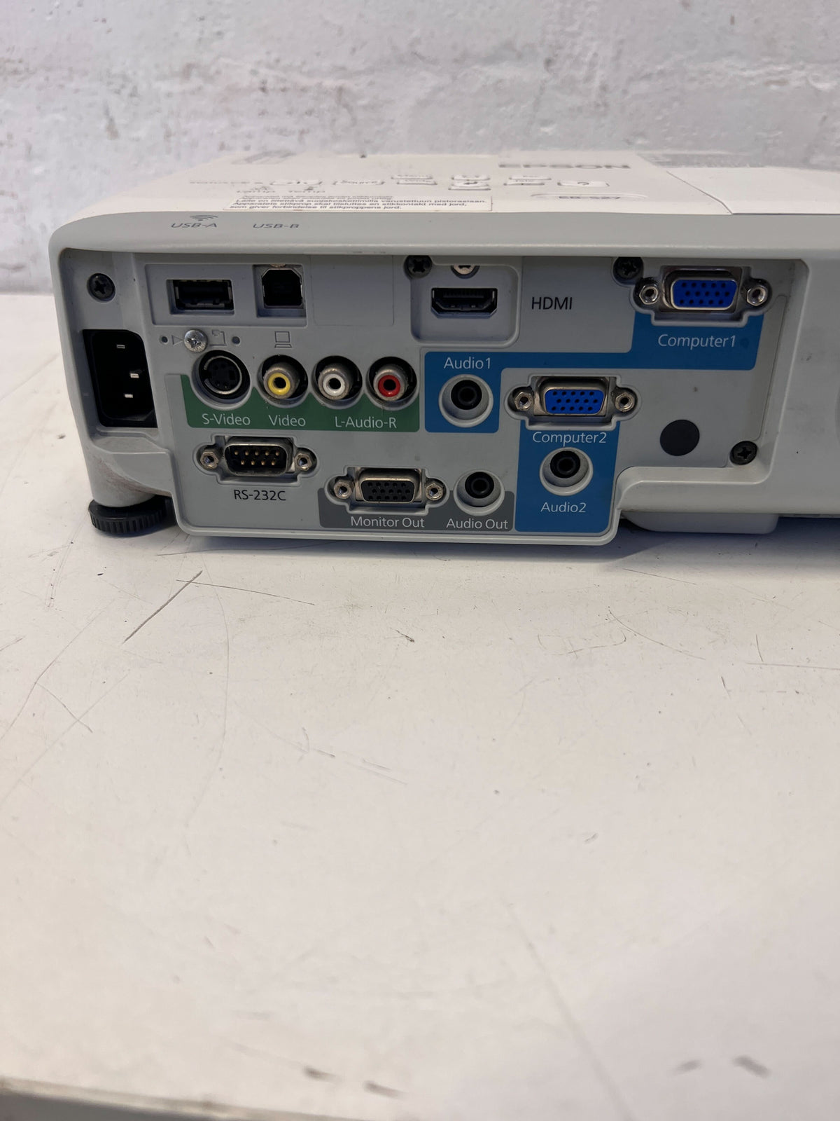 Epson 3LCD Projector – Compact White Design, Great Condition