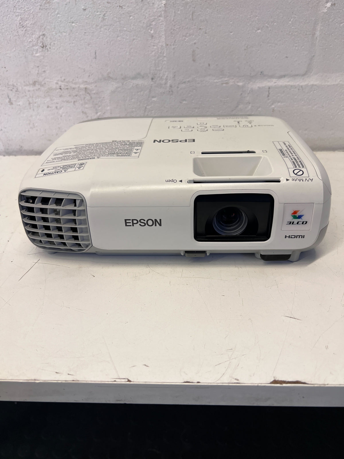 Epson 3LCD Projector – Compact White Design, Great Condition
