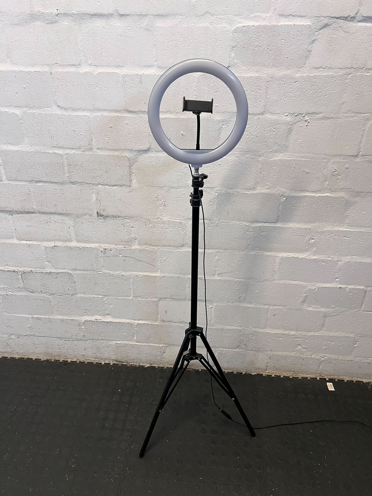 🔆 Adjustable Black Ring Light with Tripod Stand – Like New!
