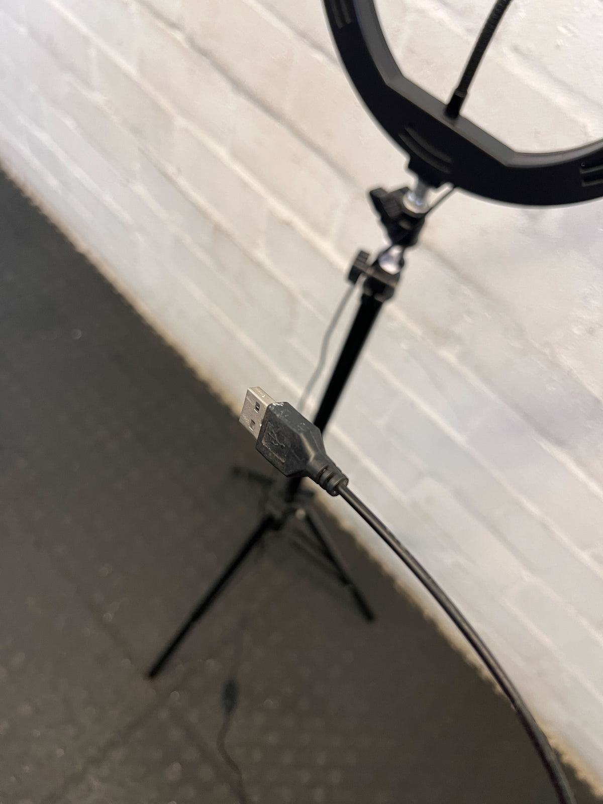 🔆 Adjustable Black Ring Light with Tripod Stand – Like New!