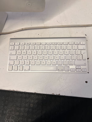 Apple iMac Desktop Computer intel core i5 4GB RAM with Silver Finish and Wireless Keyboard