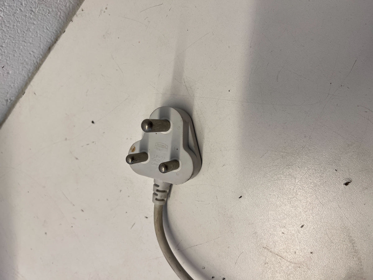 Apple iMac Desktop Computer intel core i5 4GB RAM with Silver Finish and Wireless Keyboard