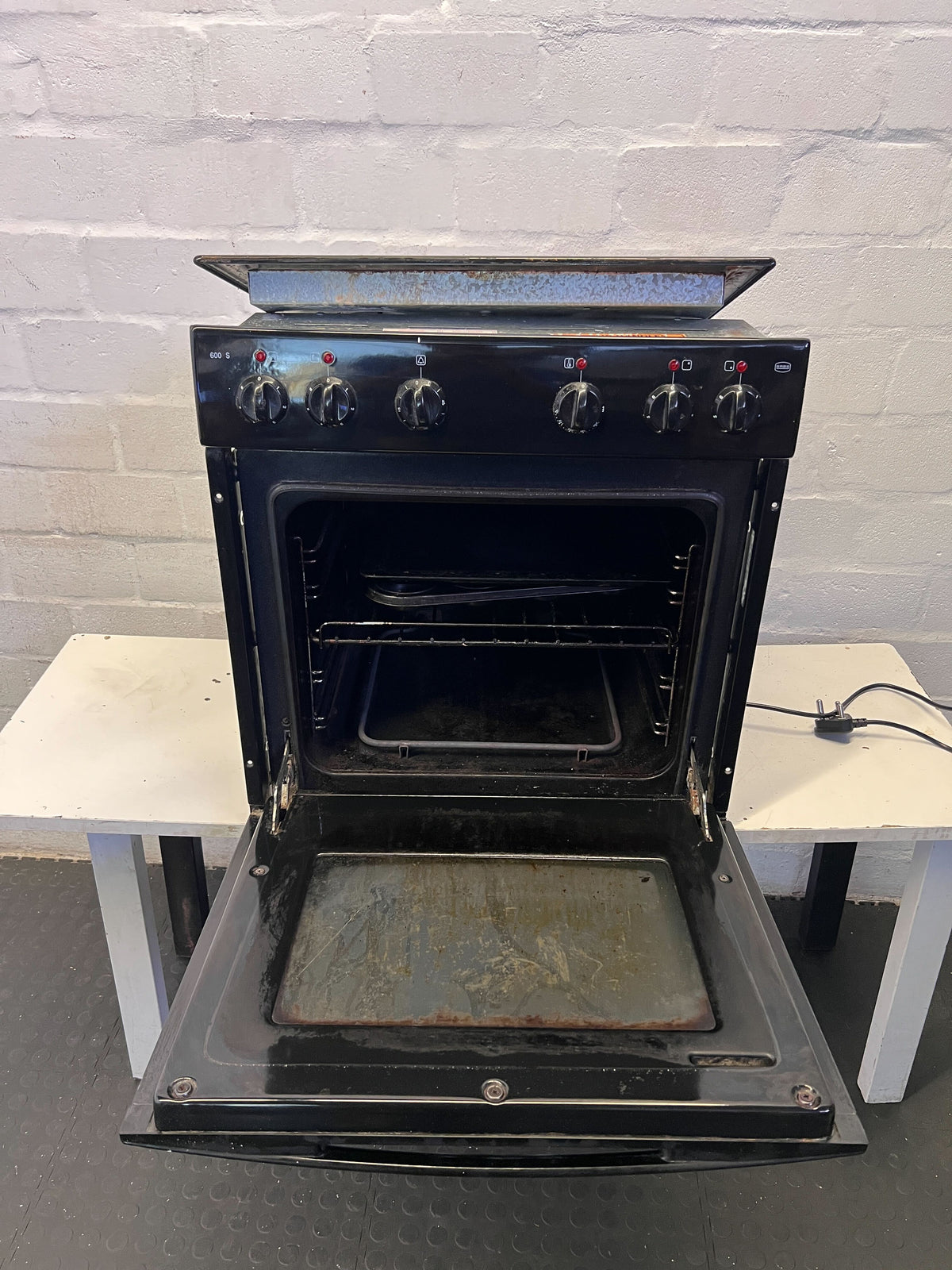 Defy Slimline Black Electric Stove - Only The Oven Works