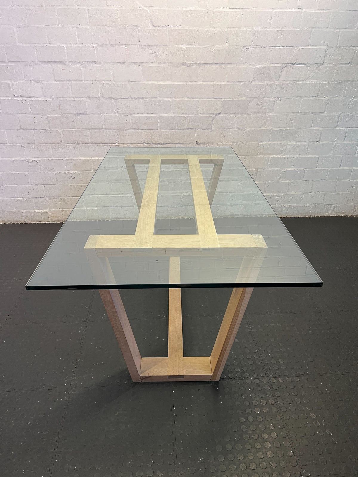Elegant Glass-Top Dining Table with Wooden Base – Modern Design
