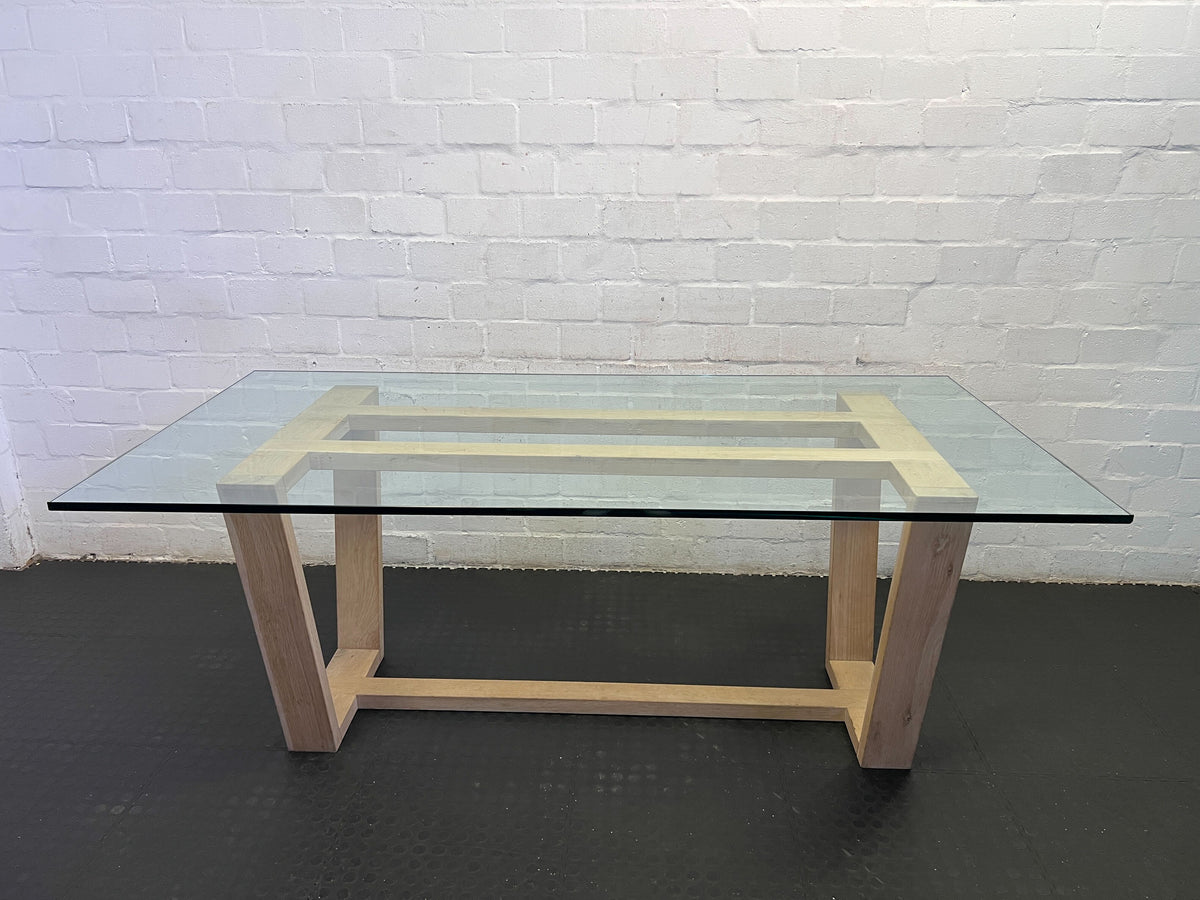 Elegant Glass-Top Dining Table with Wooden Base – Modern Design