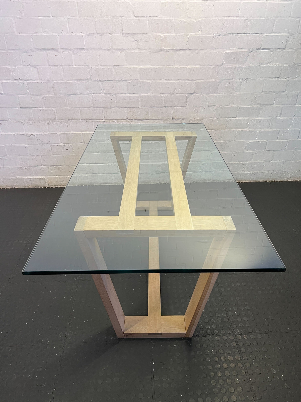 Elegant Glass-Top Dining Table with Wooden Base – Modern Design