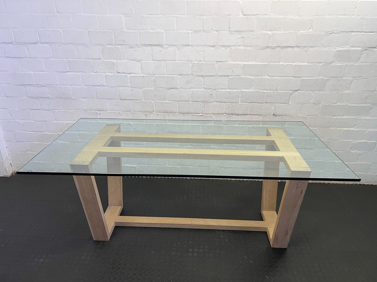 Elegant Glass-Top Dining Table with Wooden Base – Modern Design