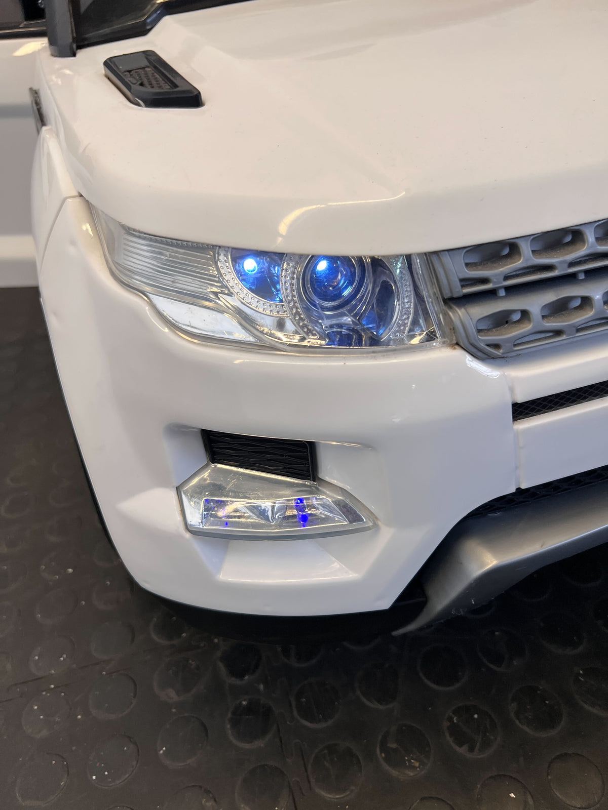 Pre-Loved White Ride-On Toy Car - Kids' Electric Adventure - Has No Remote Battery needs replacement