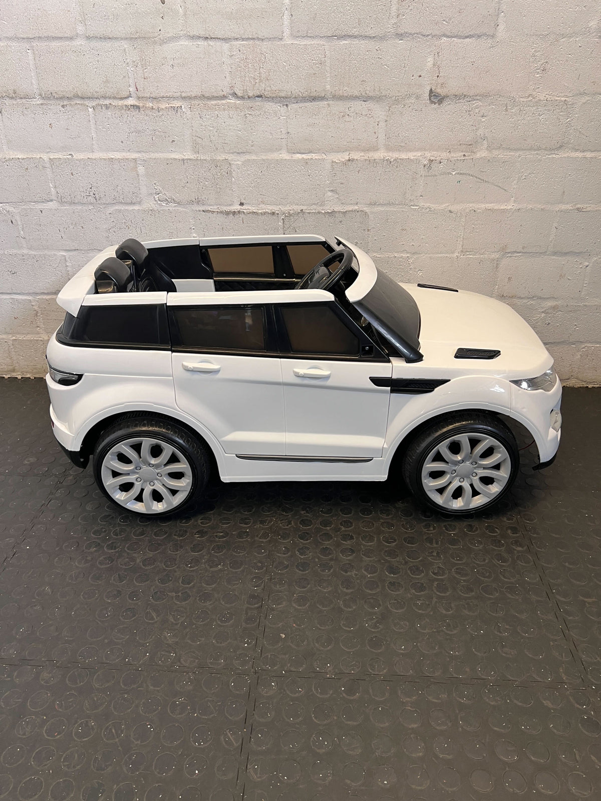 Pre-Loved White Ride-On Toy Car - Kids' Electric Adventure - Has No Remote Battery needs replacement