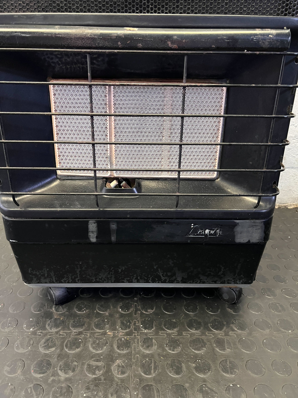 Portable Black Gas Heater - Classic Warmth on Wheels - 2ndhandwarehouse.com