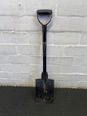 Reliable Black D-Handle Garden Shovel - 2ndhandwarehouse.com