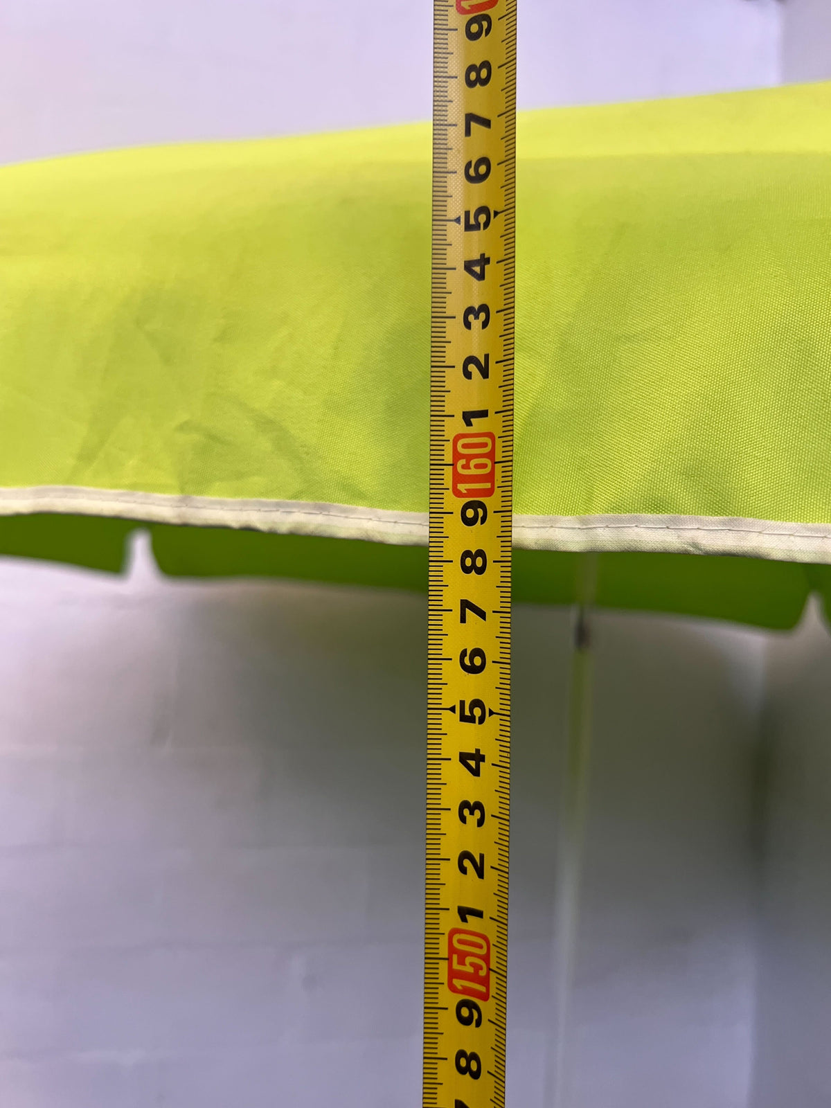 Vibrant Green Beach & Patio Umbrella with White Trim ✨ - 2ndhandwarehouse.com