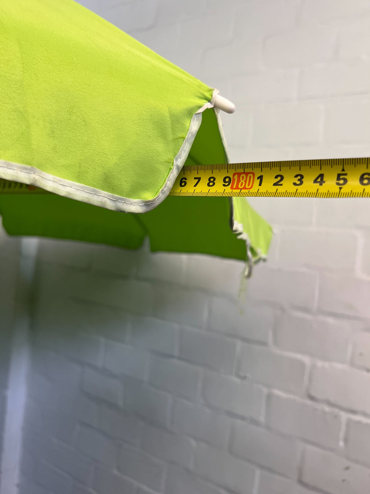 Vibrant Green Beach & Patio Umbrella with White Trim ✨ - 2ndhandwarehouse.com