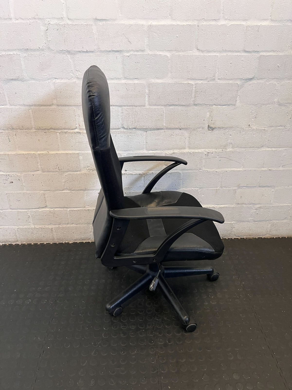 Pre-Loved Black High-Back Office Chair - Hydraulics Dos Not Work