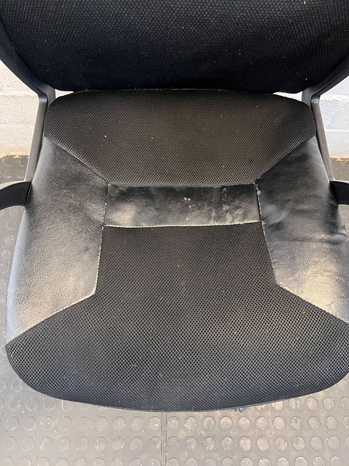 Pre-Loved Black High-Back Office Chair - Hydraulics Dos Not Work