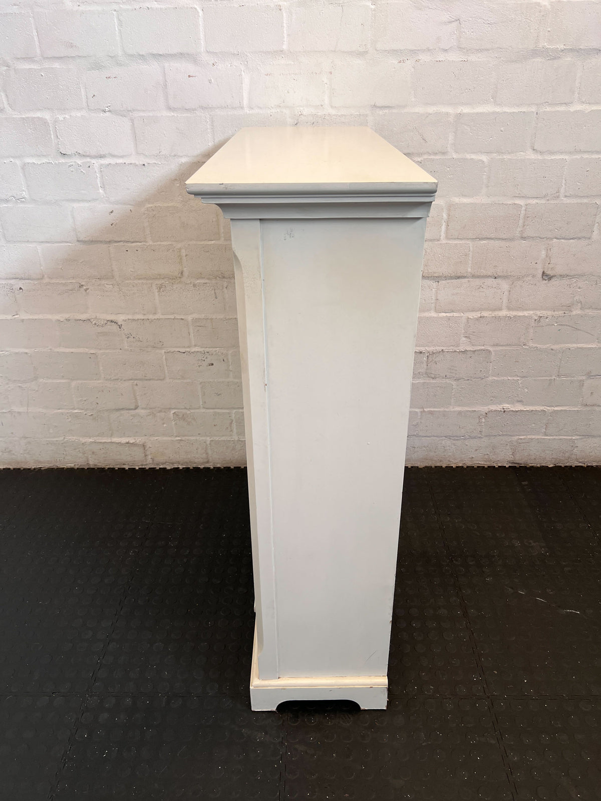 Chic White 4-Tier Bookshelf with Classic Design