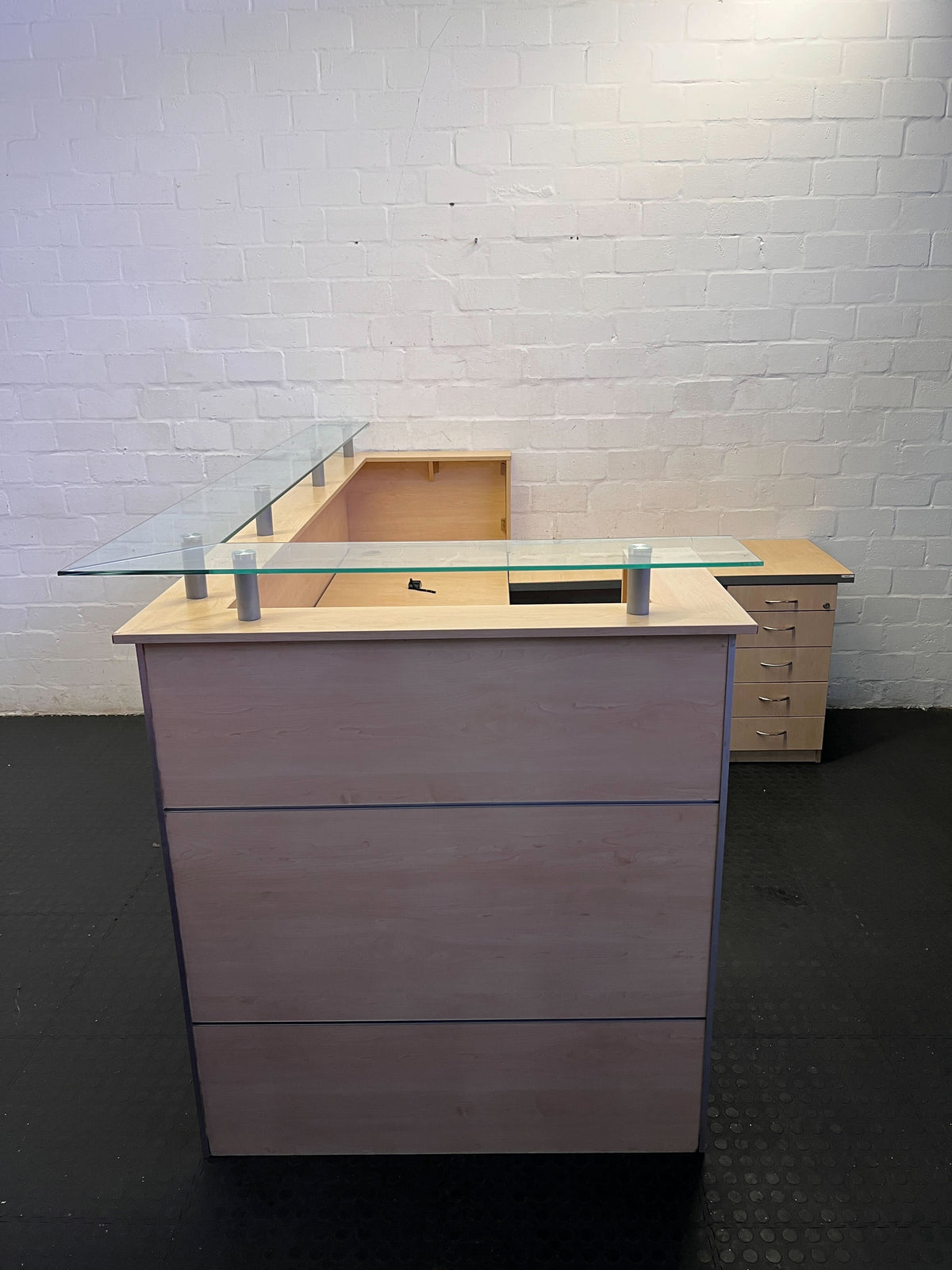 Modern L-Shaped Reception Desk with Glass Top & Mobile Pedestal
