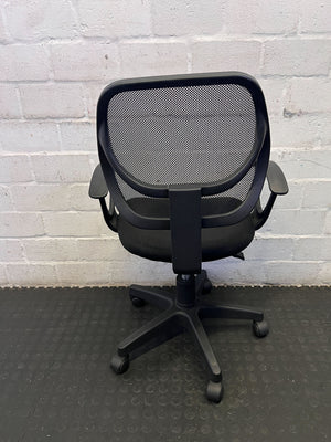 Comfortable Black Mesh Office Chair with Armrests
