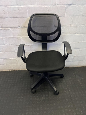 Comfortable Black Mesh Office Chair with Armrests