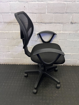 Comfortable Black Mesh Office Chair with Armrests