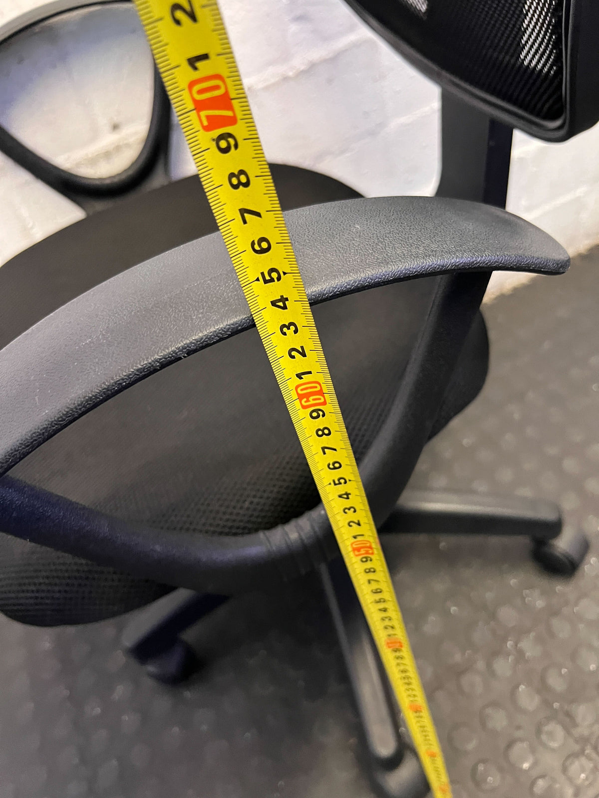 Comfortable Black Mesh Office Chair with Armrests