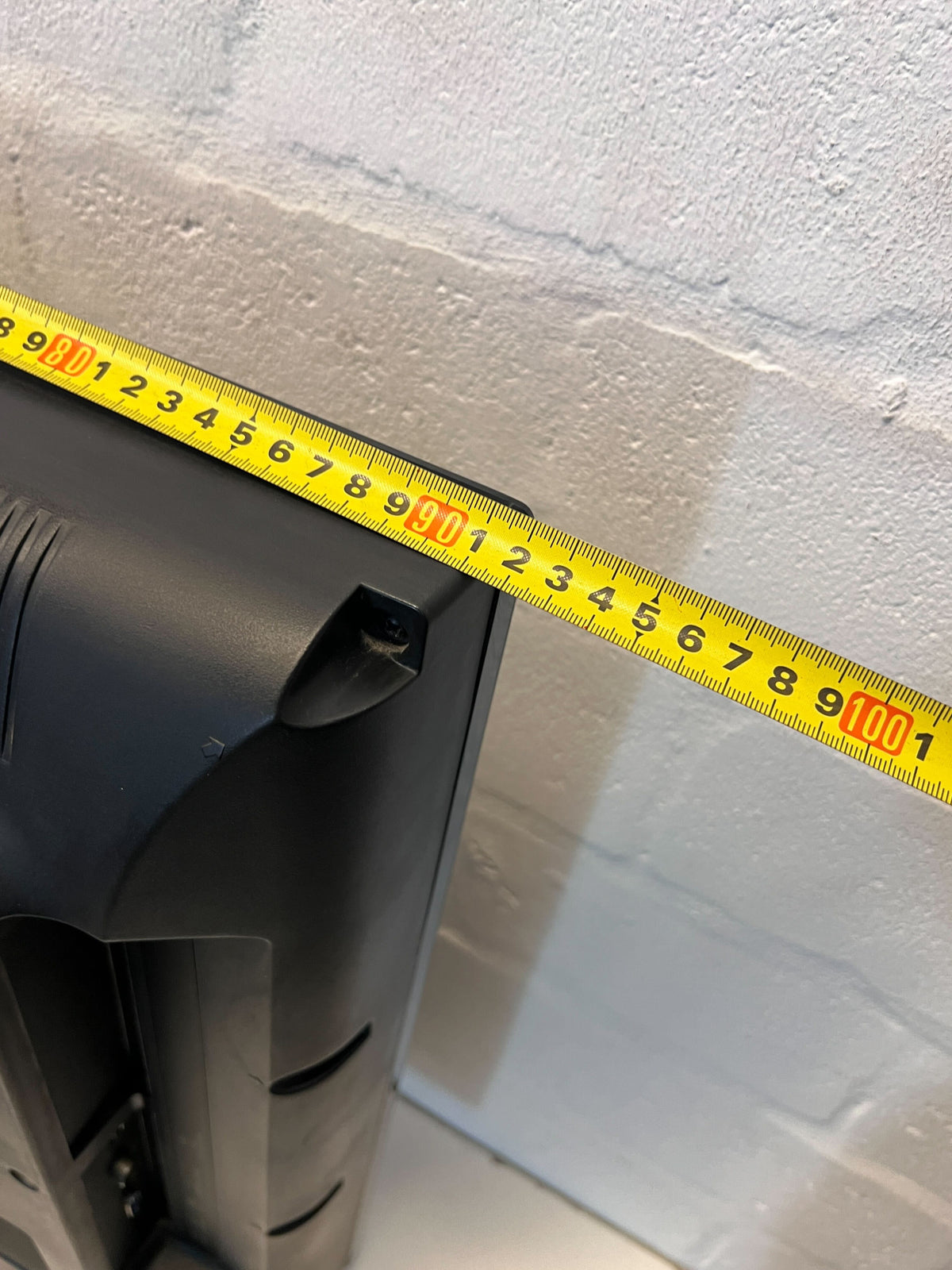 Hisense Flat Screen 39 inch TV with USB Media Playback & Remote