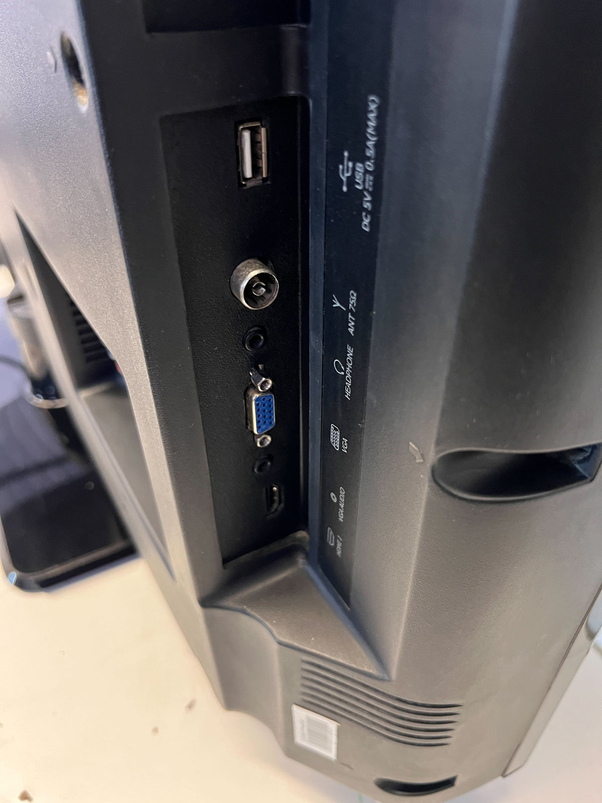 Hisense Flat Screen 39 inch TV with USB Media Playback & Remote