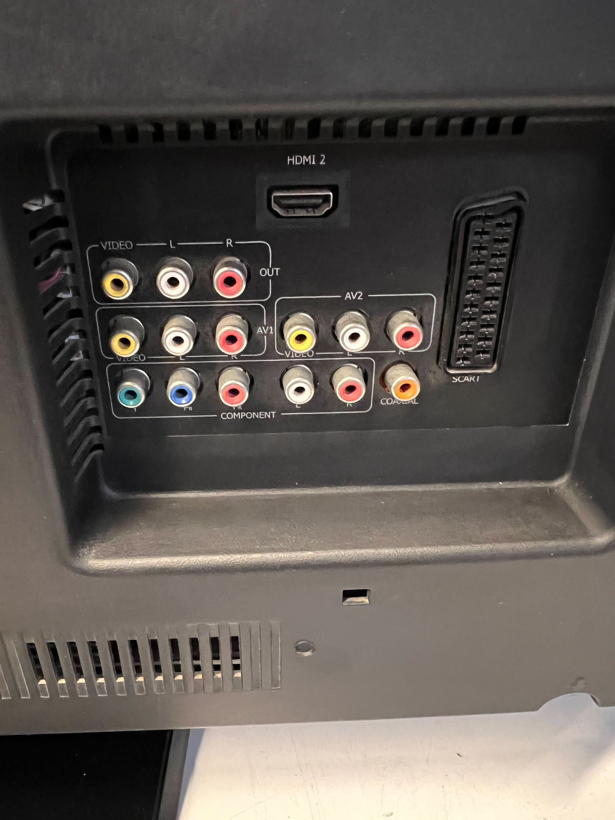 Hisense Flat Screen 39 inch TV with USB Media Playback & Remote