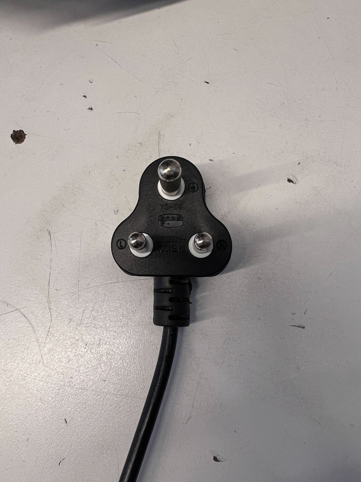 Hisense Flat Screen 39 inch TV with USB Media Playback & Remote