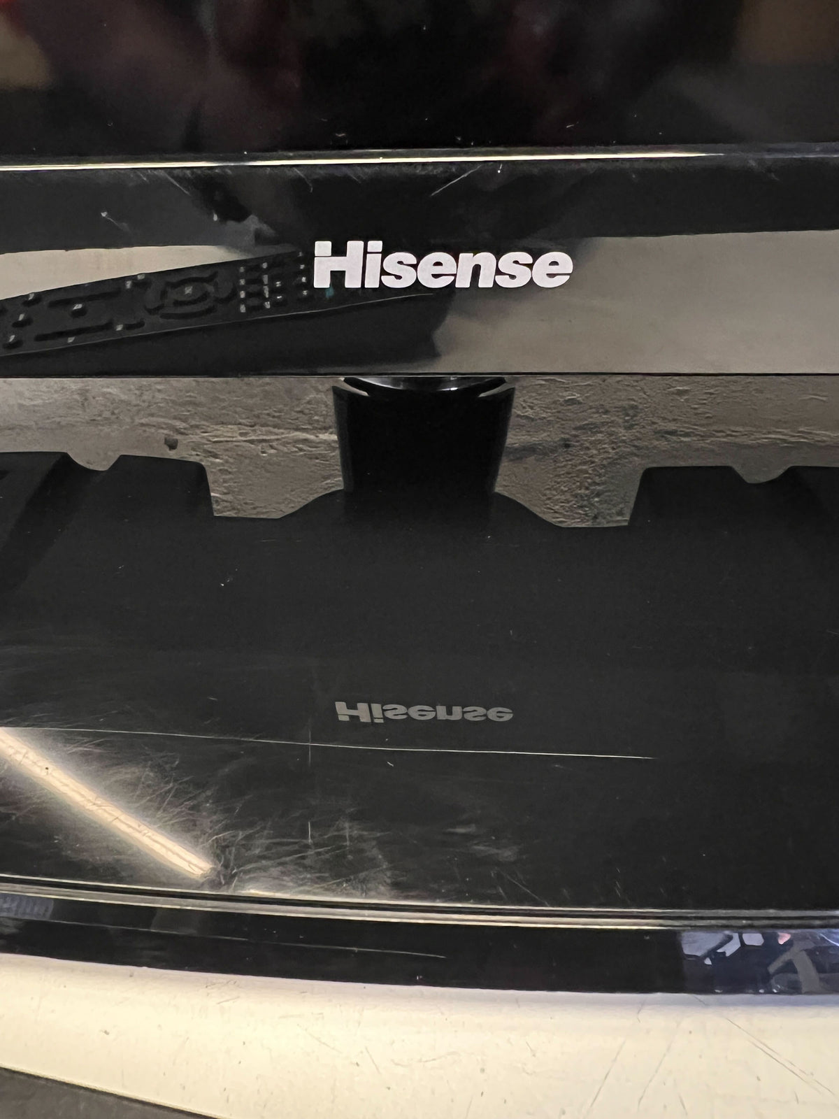 Hisense Flat Screen 39 inch TV with USB Media Playback & Remote