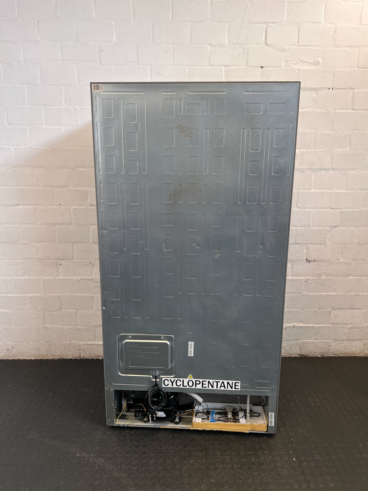 Hisense Black Side-by-Side Fridge Freezer with Water Dispenser