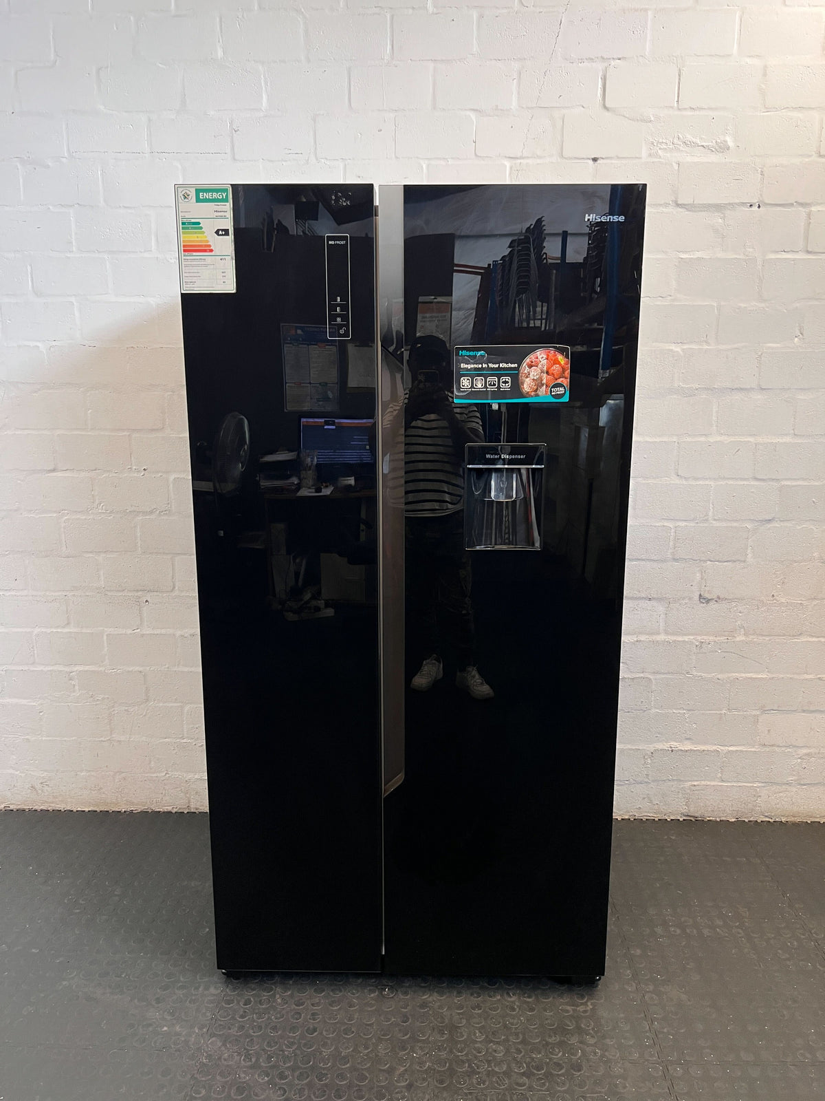 Hisense Black Side-by-Side Fridge Freezer with Water Dispenser