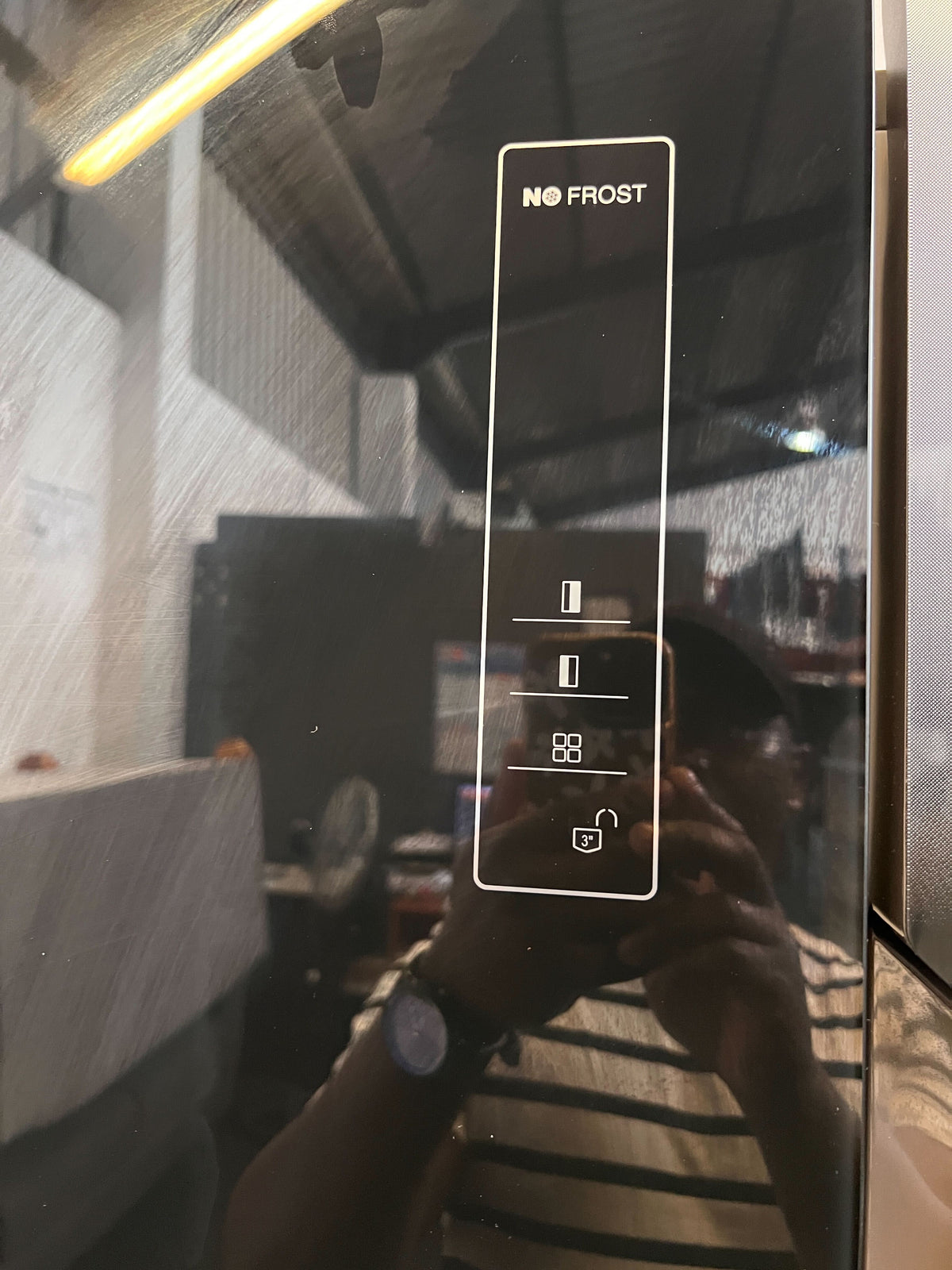 Hisense Black Side-by-Side Fridge Freezer with Water Dispenser