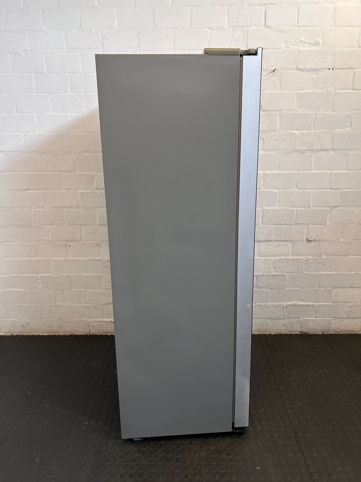 Hisense Black Side-by-Side Fridge Freezer with Water Dispenser