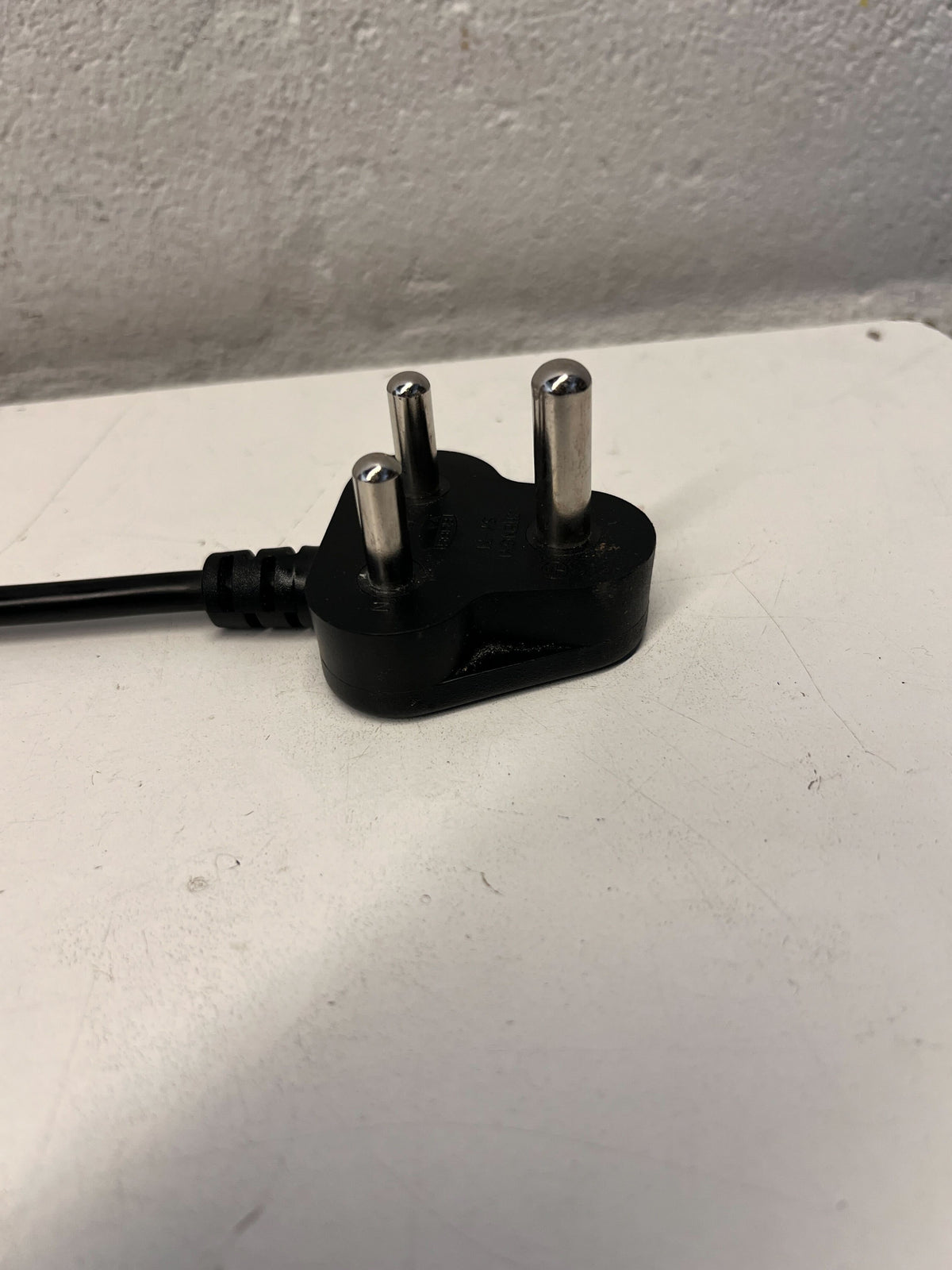 De'Longhi Modern Bronze Electric Kettle - Pre-Loved Kitchen Essential