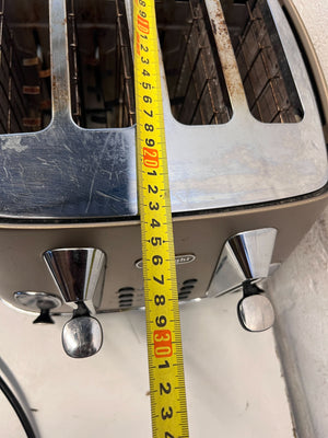 Stylish DeLonghi 4-Slice Toaster