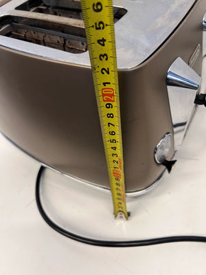 Stylish DeLonghi 4-Slice Toaster