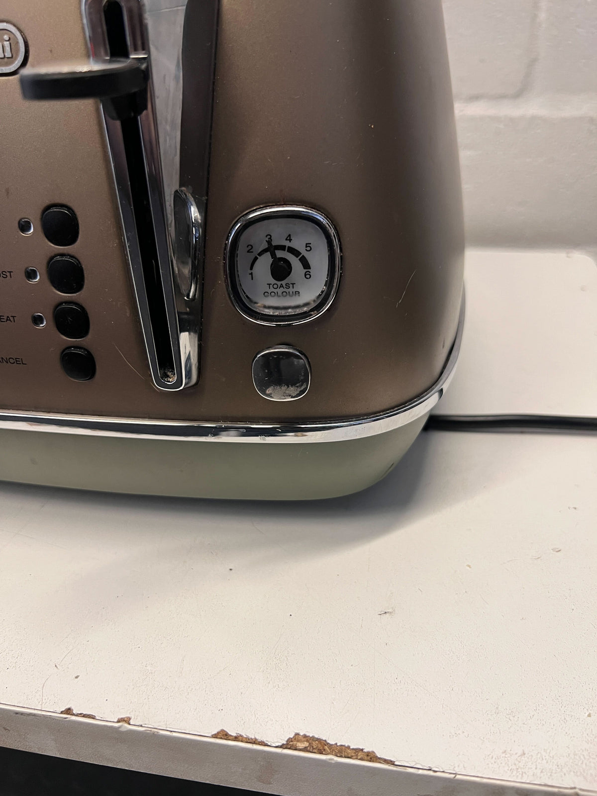Stylish DeLonghi 4-Slice Toaster
