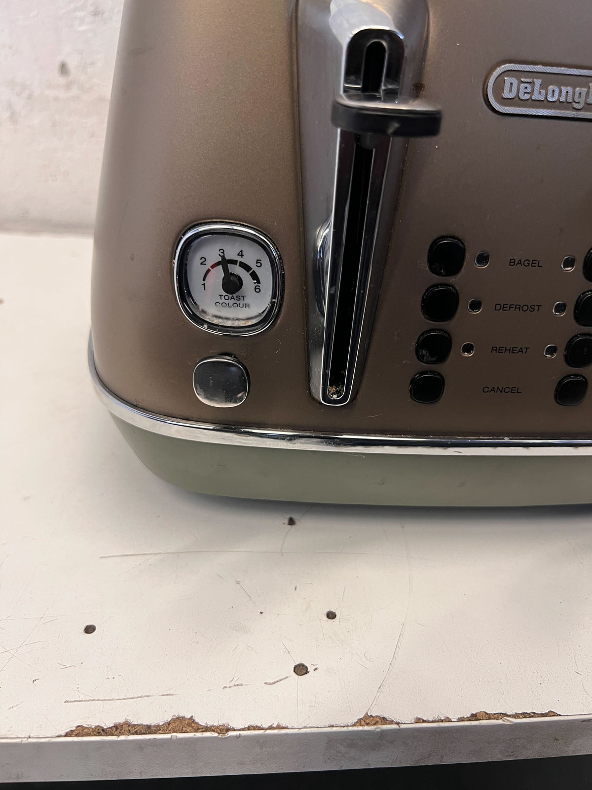 Stylish DeLonghi 4-Slice Toaster
