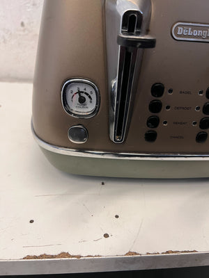 Stylish DeLonghi 4-Slice Toaster