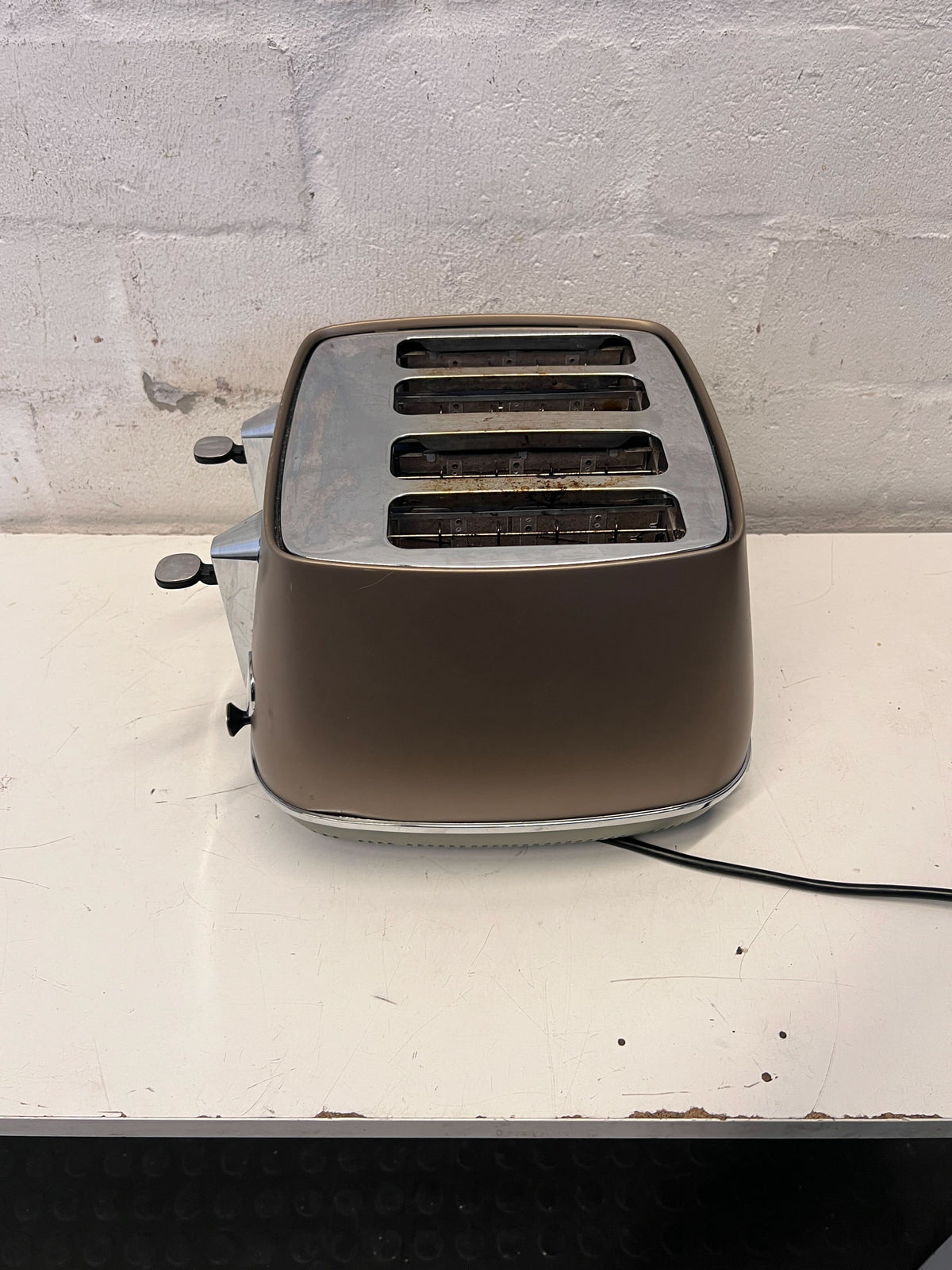 Stylish DeLonghi 4-Slice Toaster