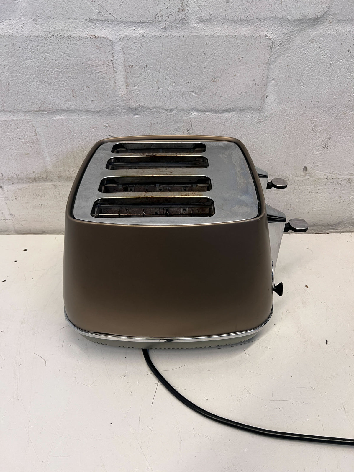 Stylish DeLonghi 4-Slice Toaster