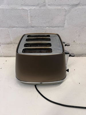 Stylish DeLonghi 4-Slice Toaster