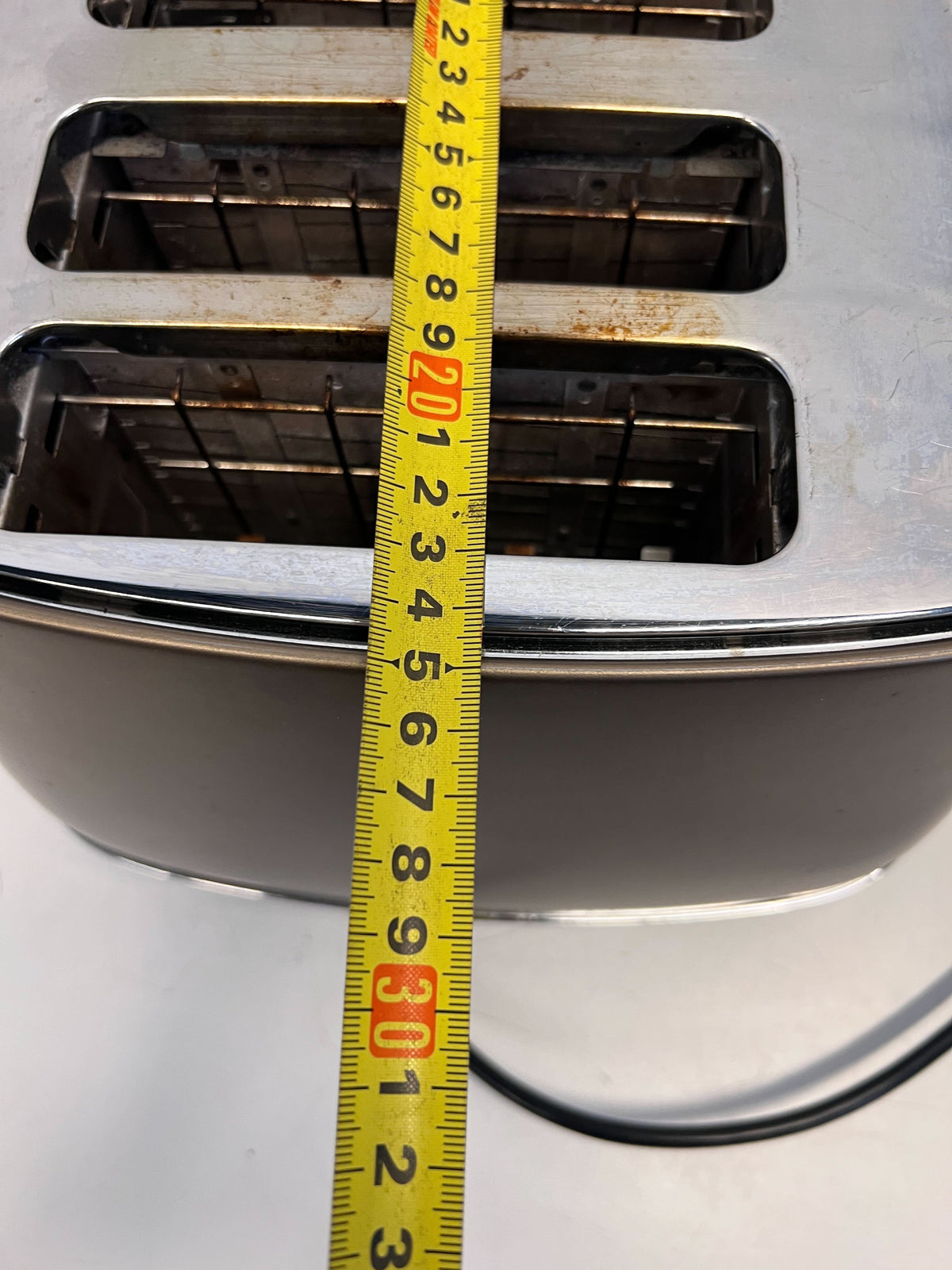 Stylish DeLonghi 4-Slice Toaster