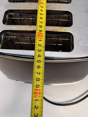 Stylish DeLonghi 4-Slice Toaster