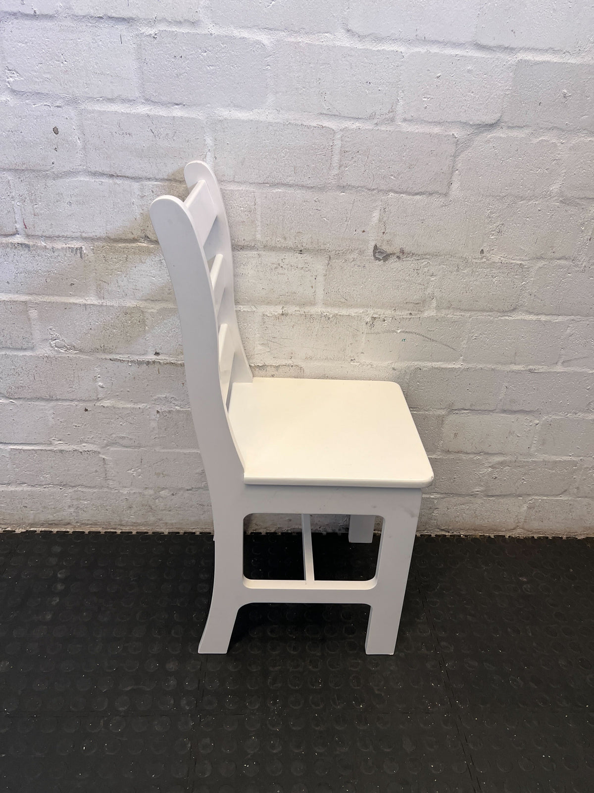 Treehouse White Wooden Ladder Back Chair