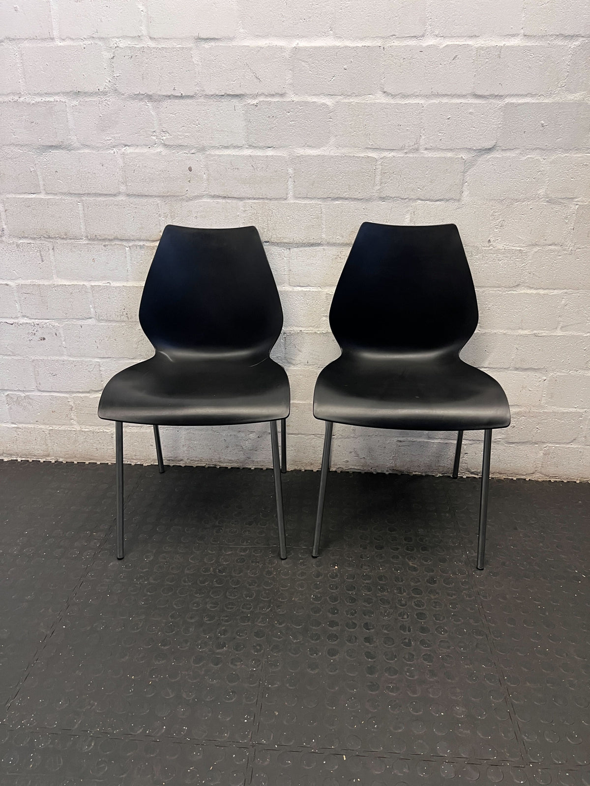 Sleek Black Modern Dining / Office Chair