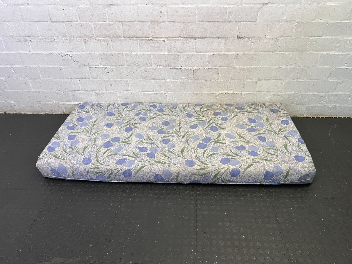 Charming Blue Floral Foldable Mattress - Versatile Sleeper Mat