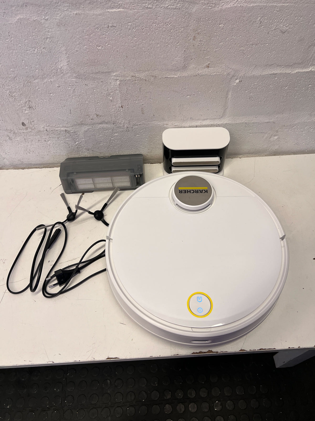 Karcher RCV 3 Smart Robot Vacuum with Dock & Accessories - 2ndhandwarehouse.com